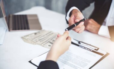 Co to jest parabank i na jakich zasadach udziela pożyczek?